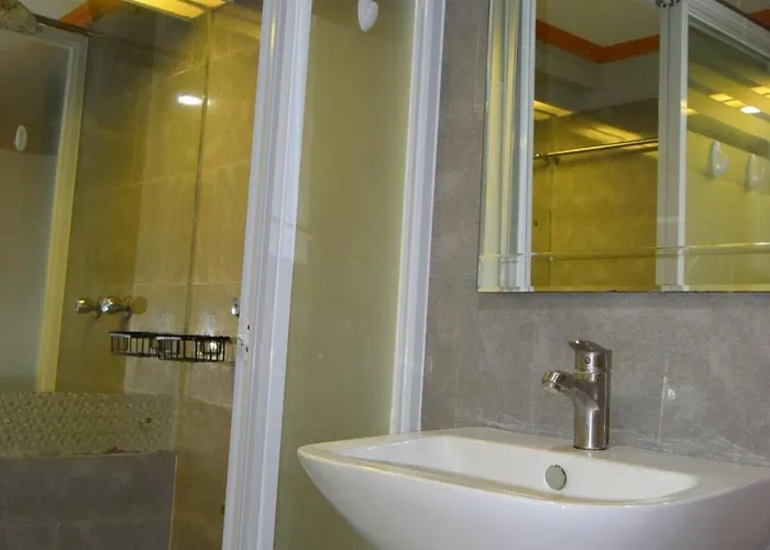 Kiener Hills Bldg E 421 Airport Apartment