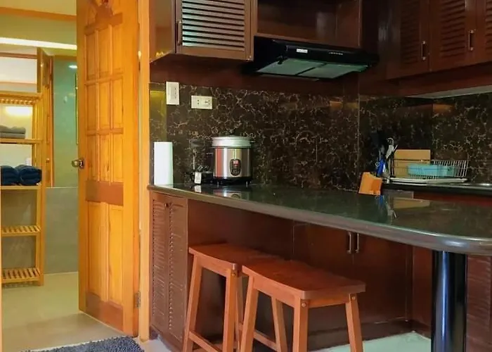 Kiener Hills Bldg E 421 Airport Apartment